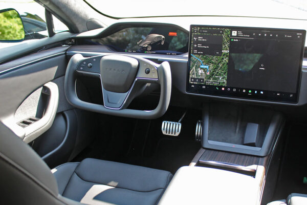Tesla Model S PLAID Tri Motor AWD Interior Steering Wheel